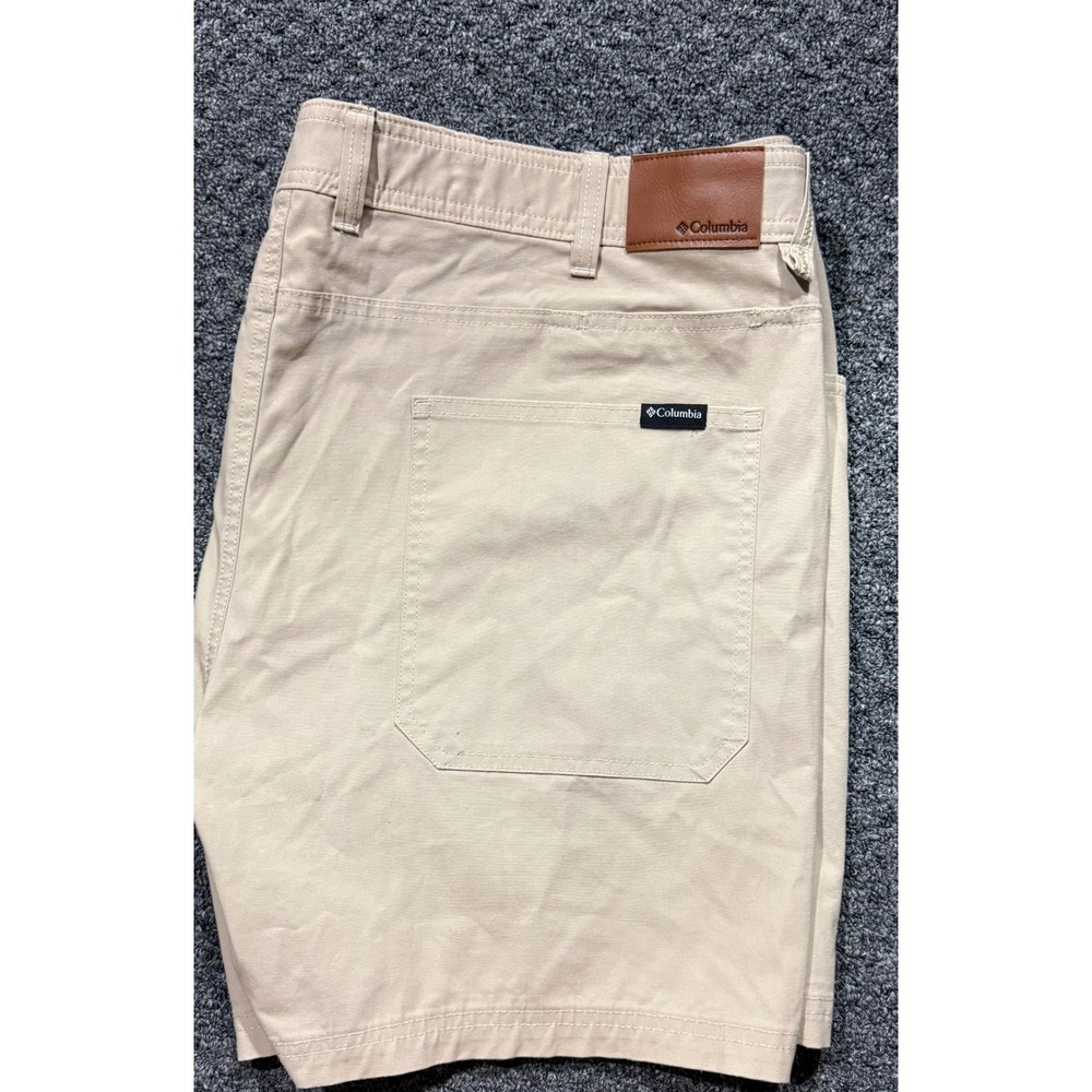 Columbia Mens Tan Khaki Outdoor Utility Shorts Size 44 6 Inseam Cotton Blend